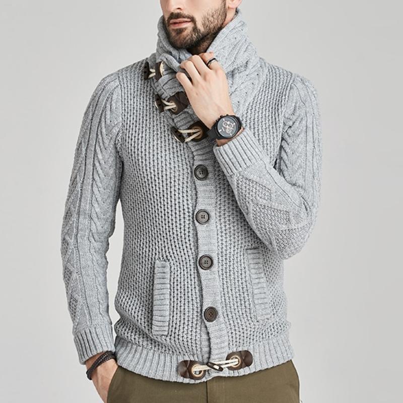 Herre Striktrøje - Høj Krave med Knapper - Kabelstrik - Slim Fit med Frontlommer