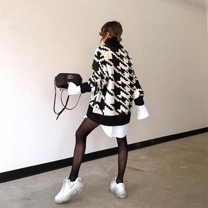 Women's Knit Sweater - Oversized Fit - Zigzag Pattern - Round Neck - Ribbed Edges