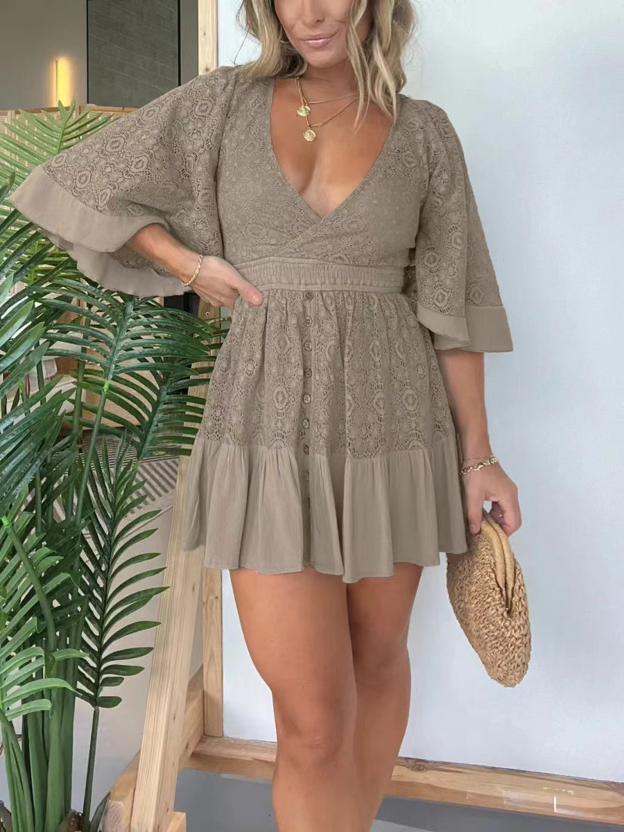 Dame Kjole - Wrap-Design V-Hals - Blonder - Flæseærmer - Knapdetaljer - Kort Flowy