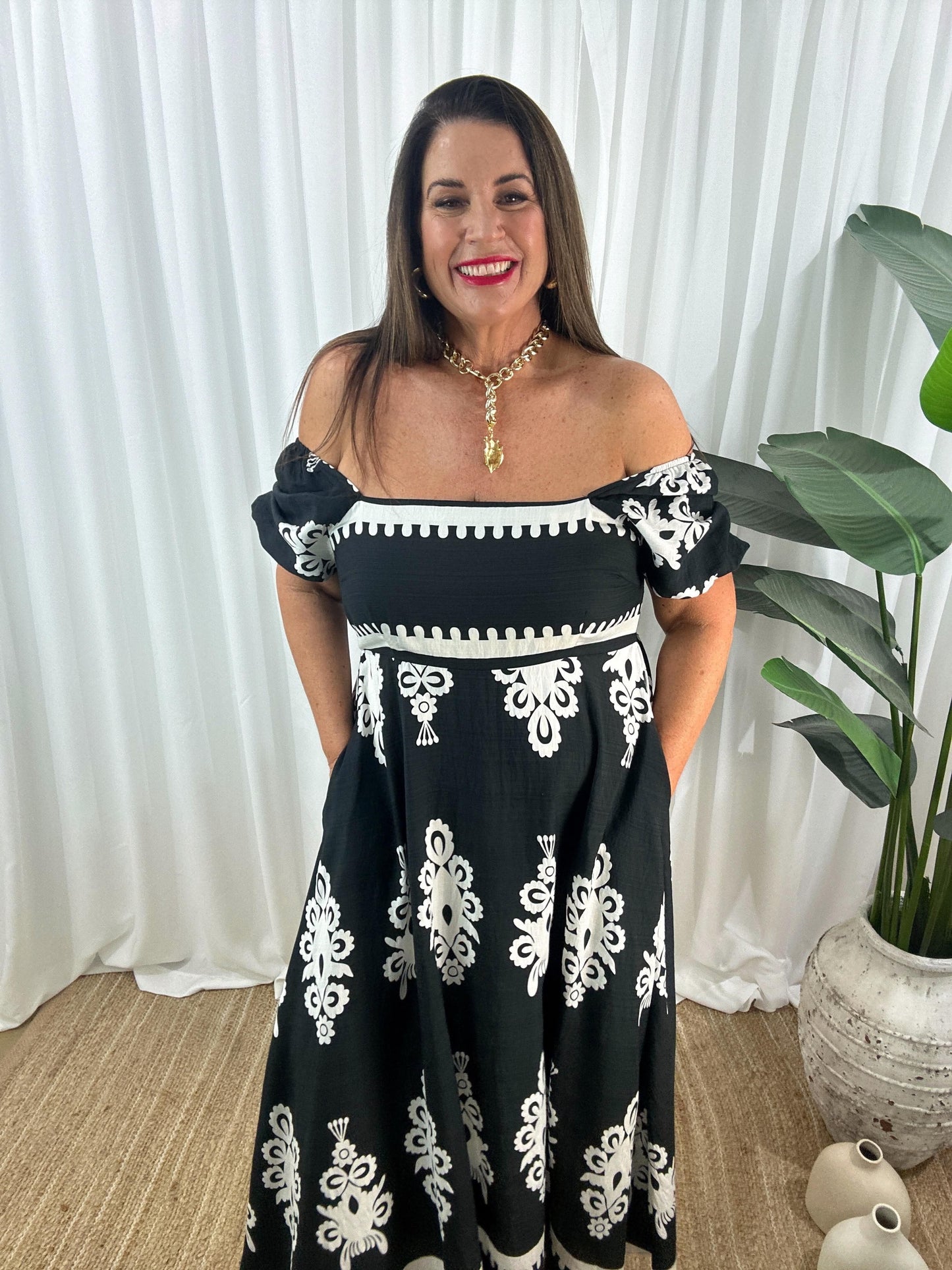 Dame Maxikjole - Off-Shoulder - Pufærmer - Flowy og Elegant Design