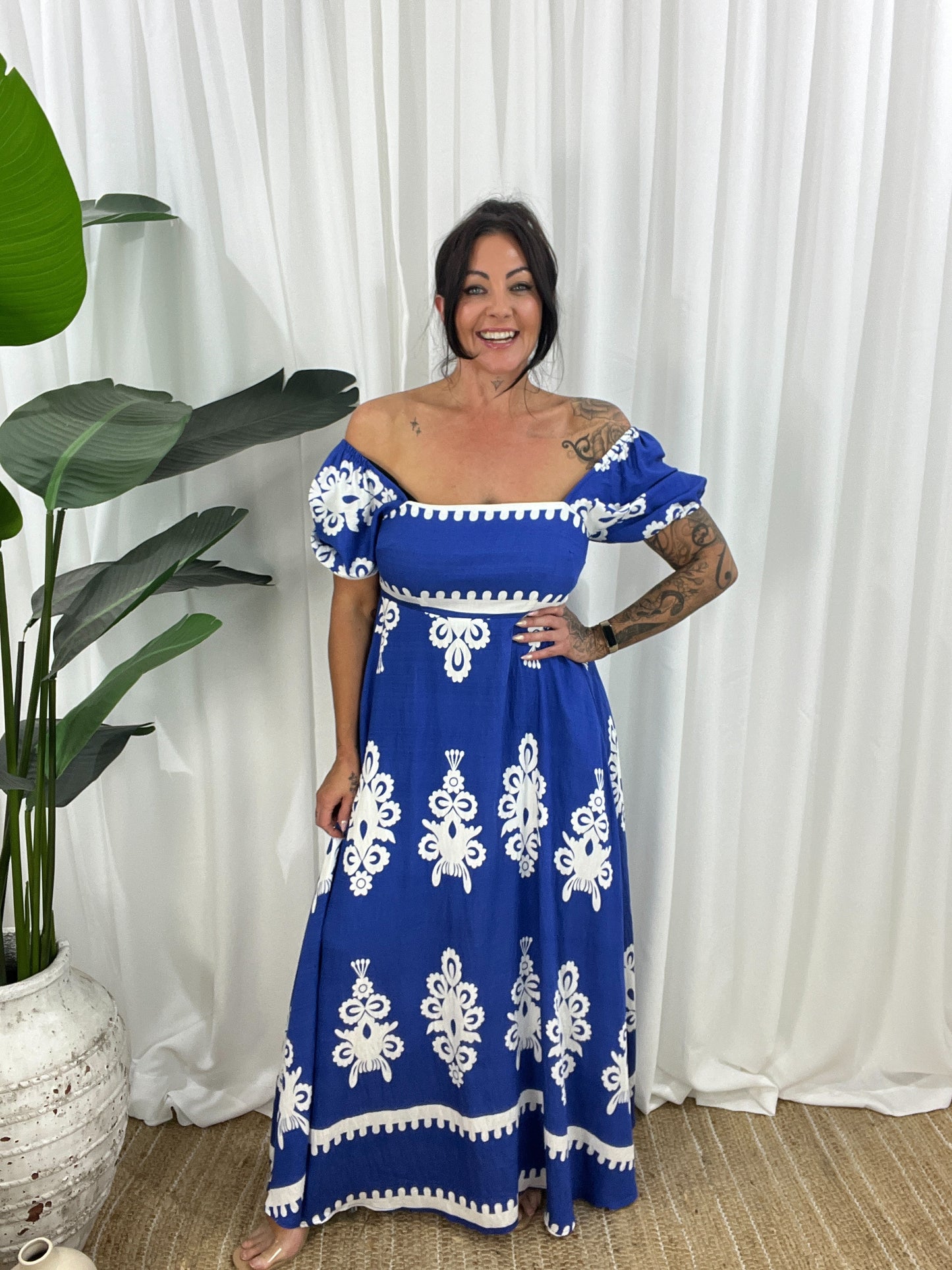 Dame Maxikjole - Off-Shoulder - Pufærmer - Flowy og Elegant Design