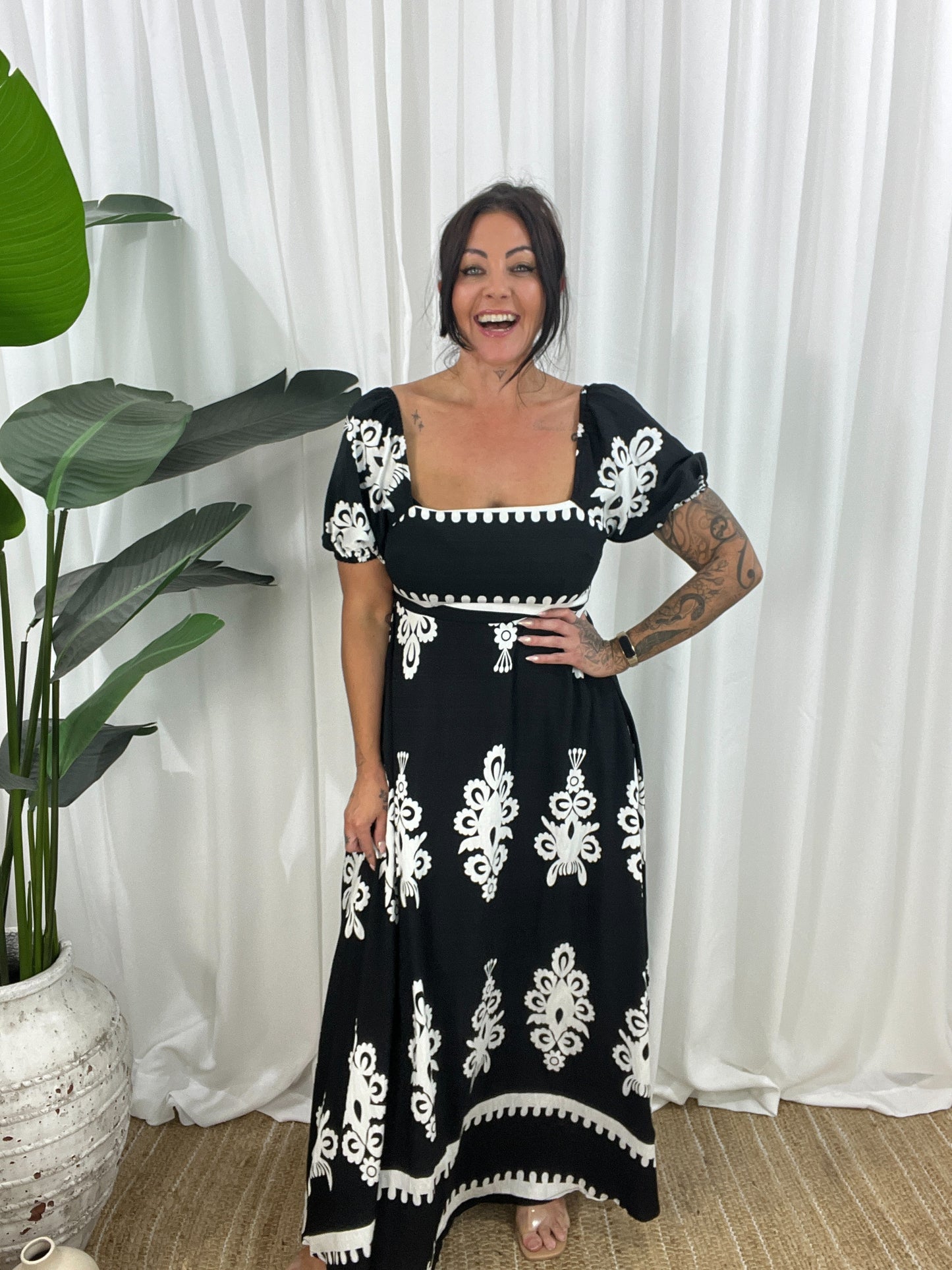 Dame Maxikjole - Off-Shoulder - Pufærmer - Flowy og Elegant Design