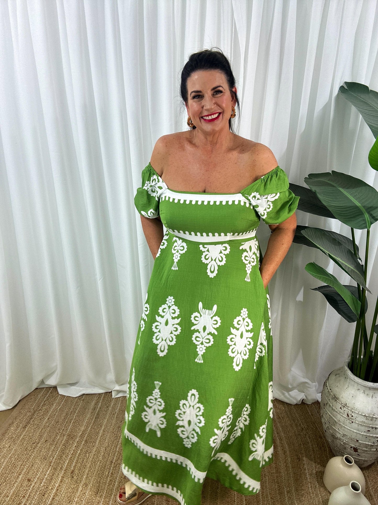 Dame Maxikjole - Off-Shoulder - Pufærmer - Flowy og Elegant Design
