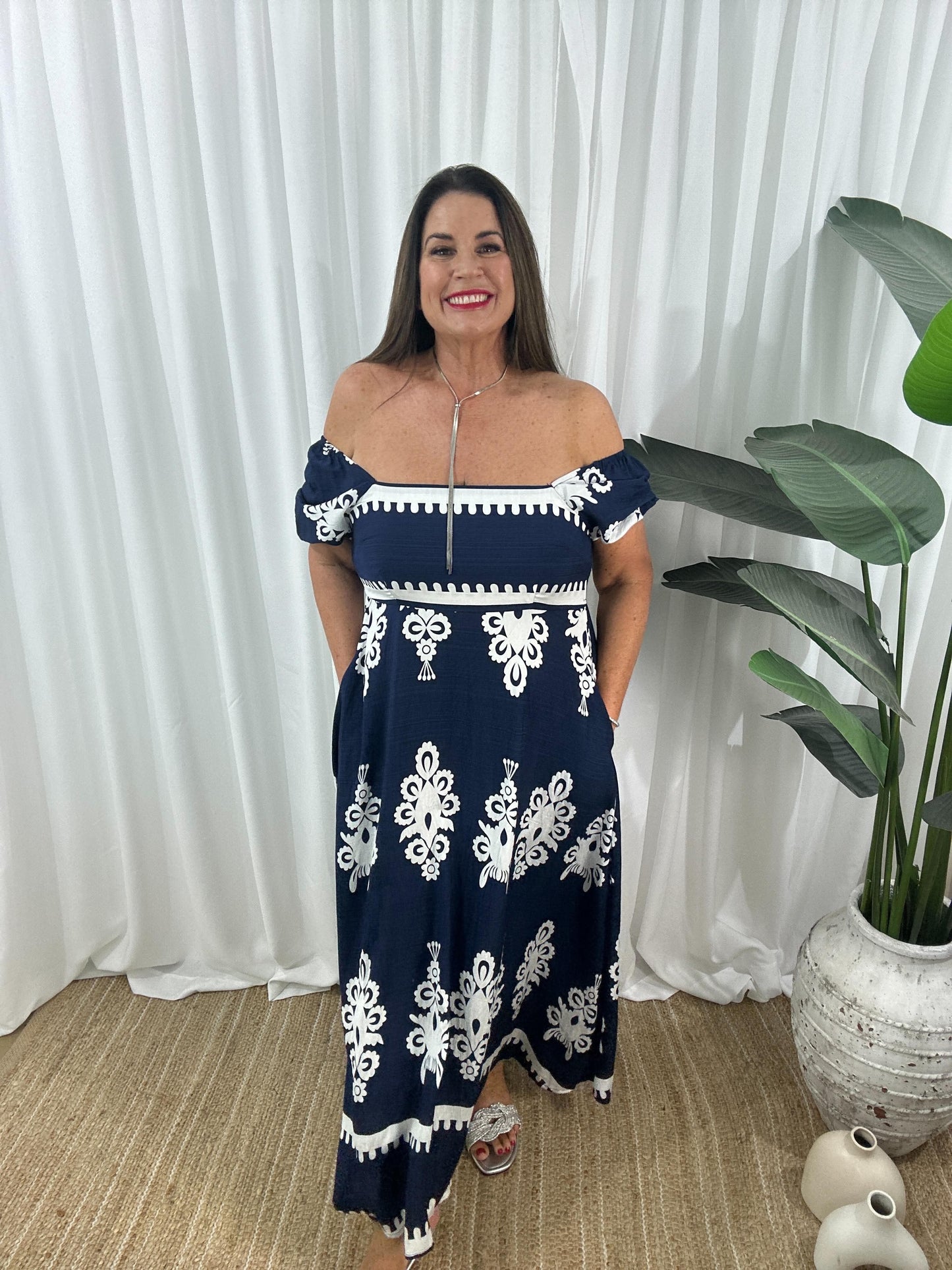 Dame Maxikjole - Off-Shoulder - Pufærmer - Flowy og Elegant Design