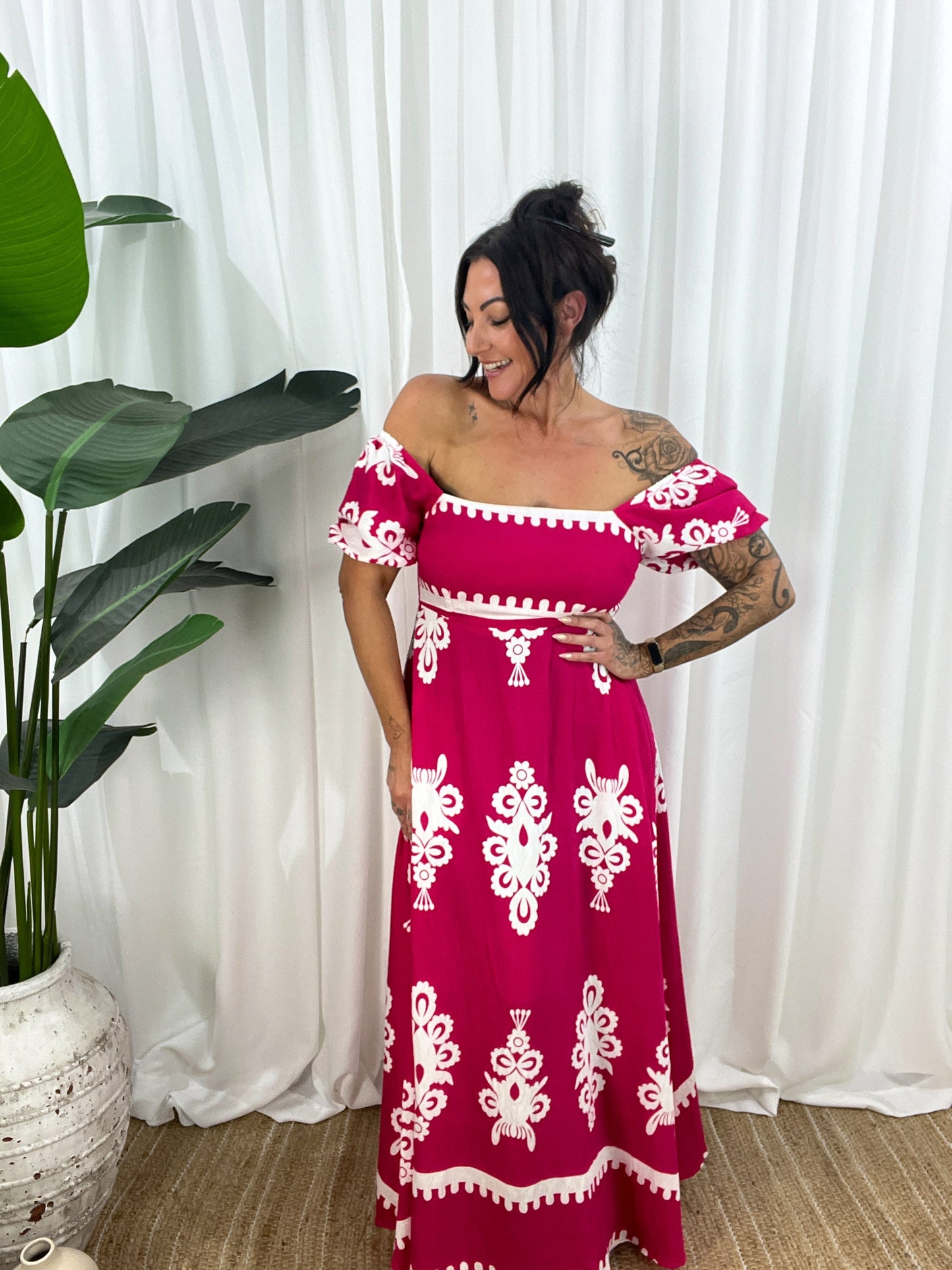 Dame Maxikjole - Off-Shoulder - Pufærmer - Flowy og Elegant Design