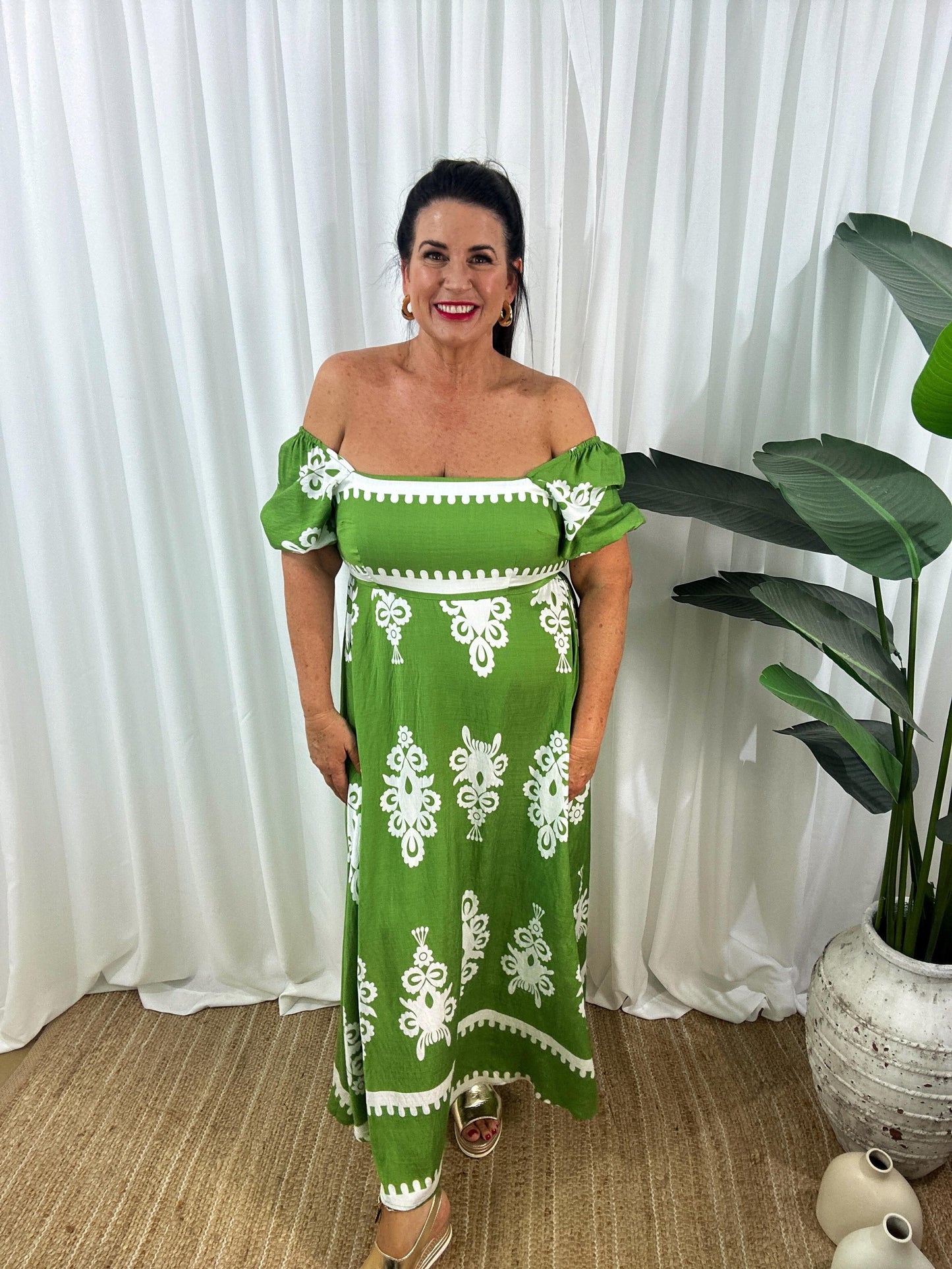 Dame Maxikjole - Off-Shoulder - Pufærmer - Flowy og Elegant Design