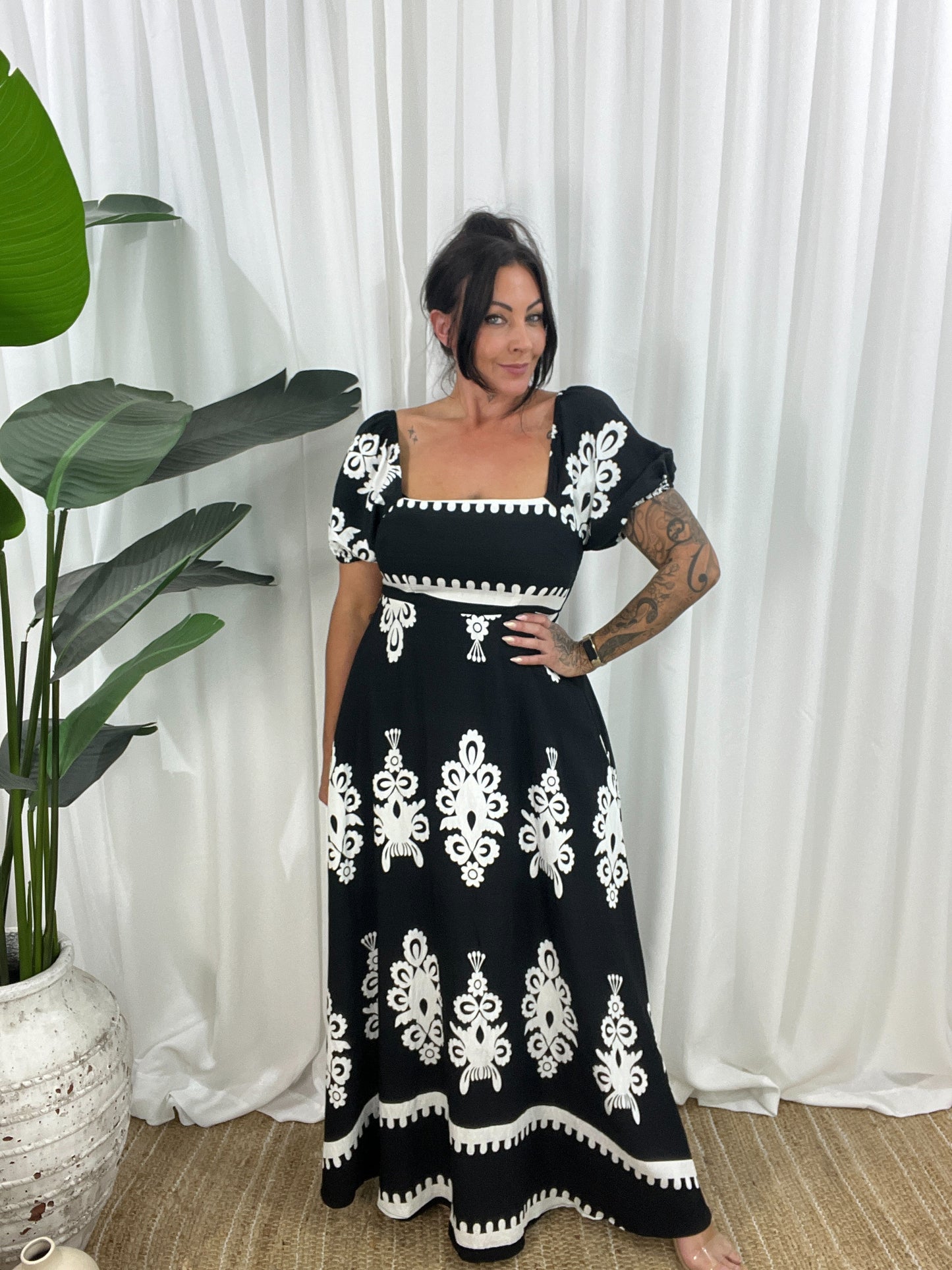 Dame Maxikjole - Off-Shoulder - Pufærmer - Flowy og Elegant Design