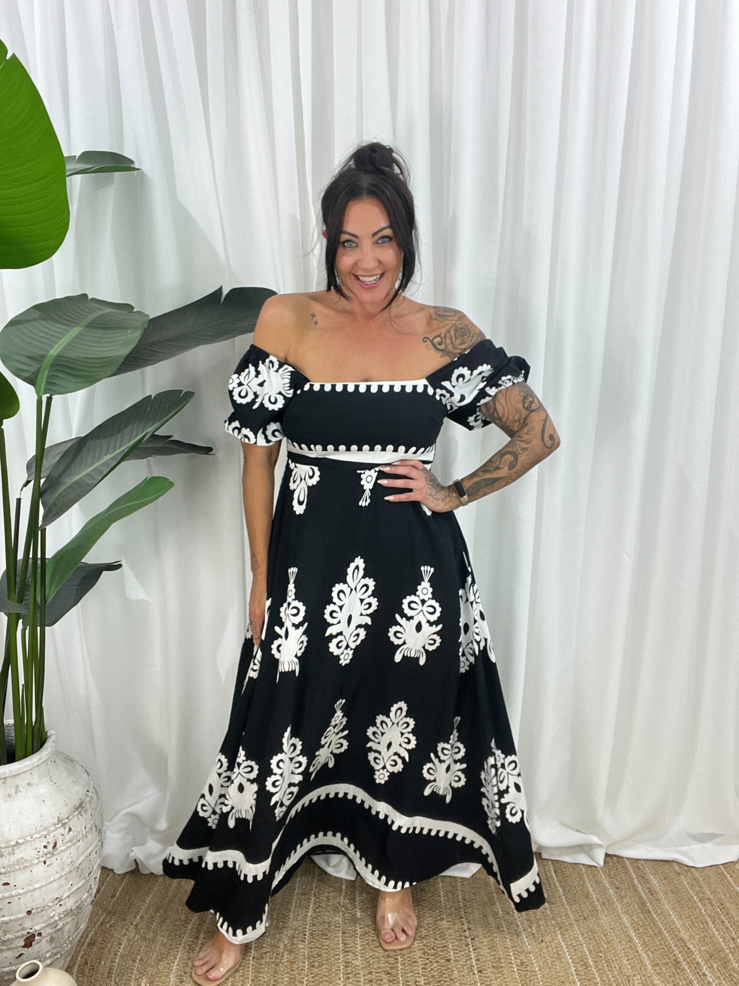 Dame Maxikjole - Off-Shoulder - Pufærmer - Flowy og Elegant Design