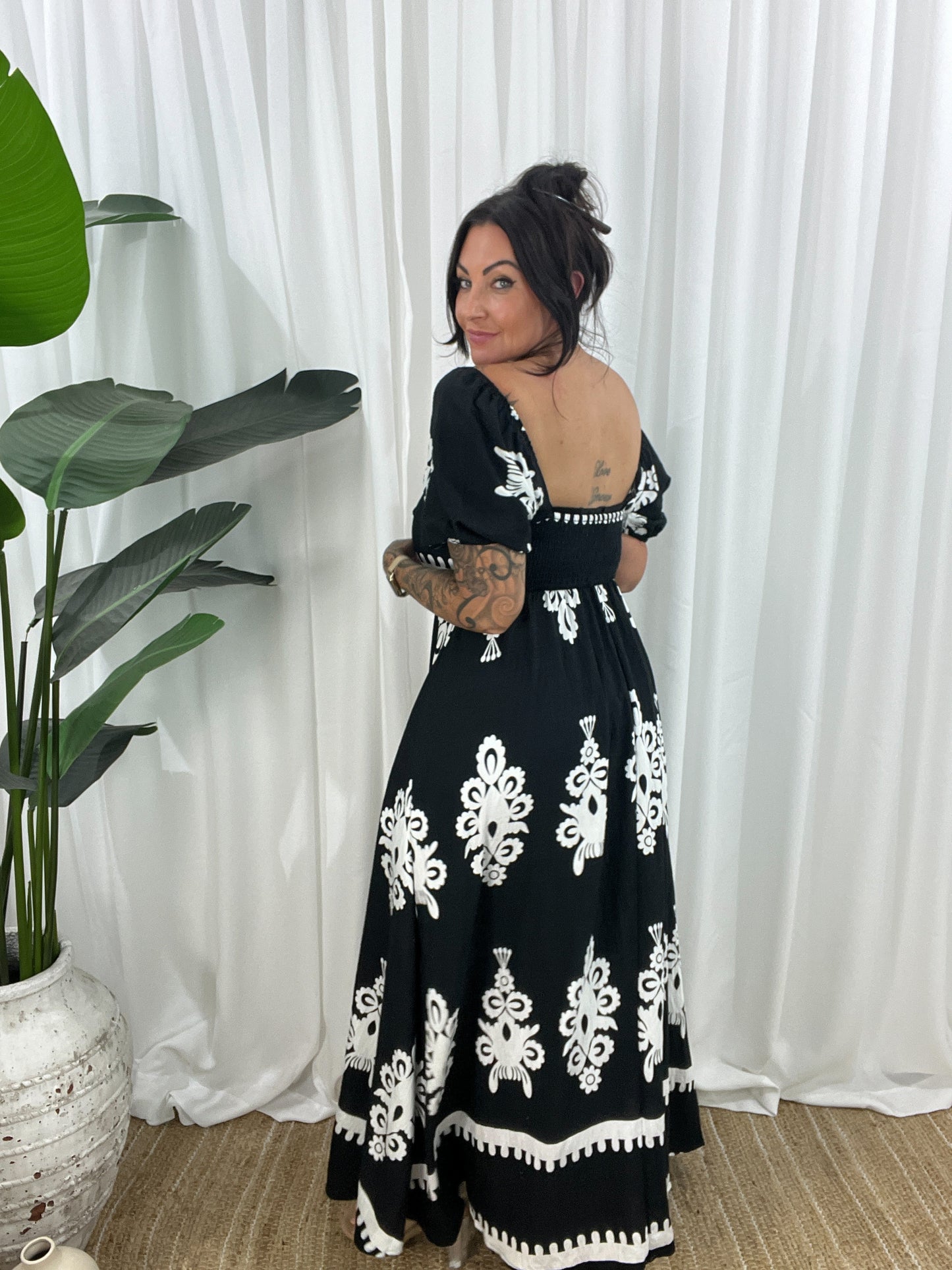 Dame Maxikjole - Off-Shoulder - Pufærmer - Flowy og Elegant Design