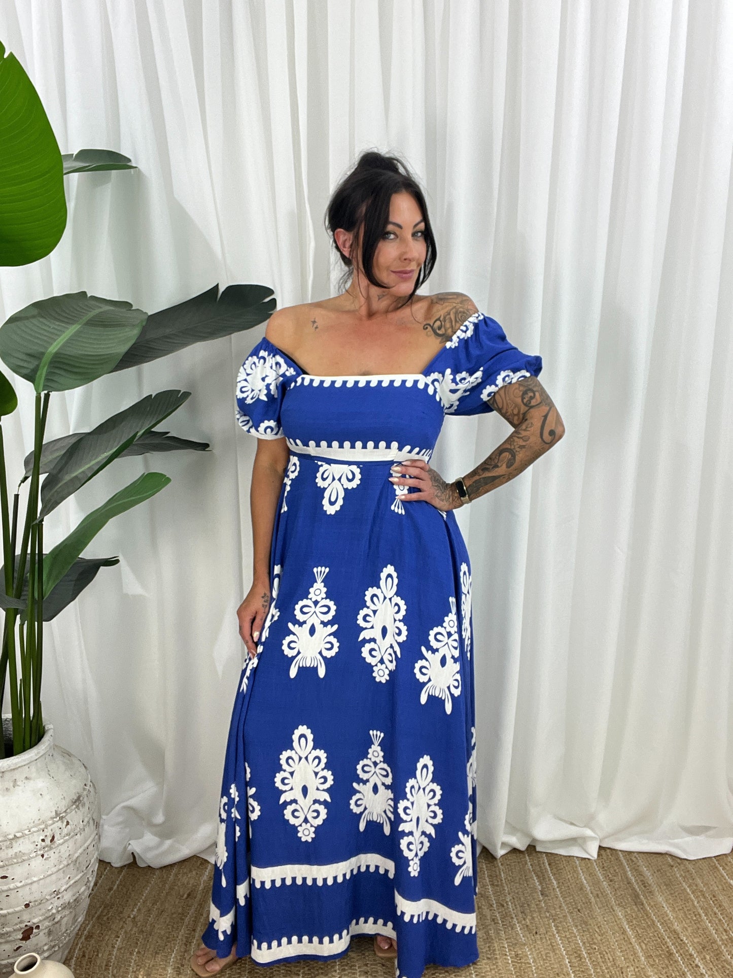 Dame Maxikjole - Off-Shoulder - Pufærmer - Flowy og Elegant Design