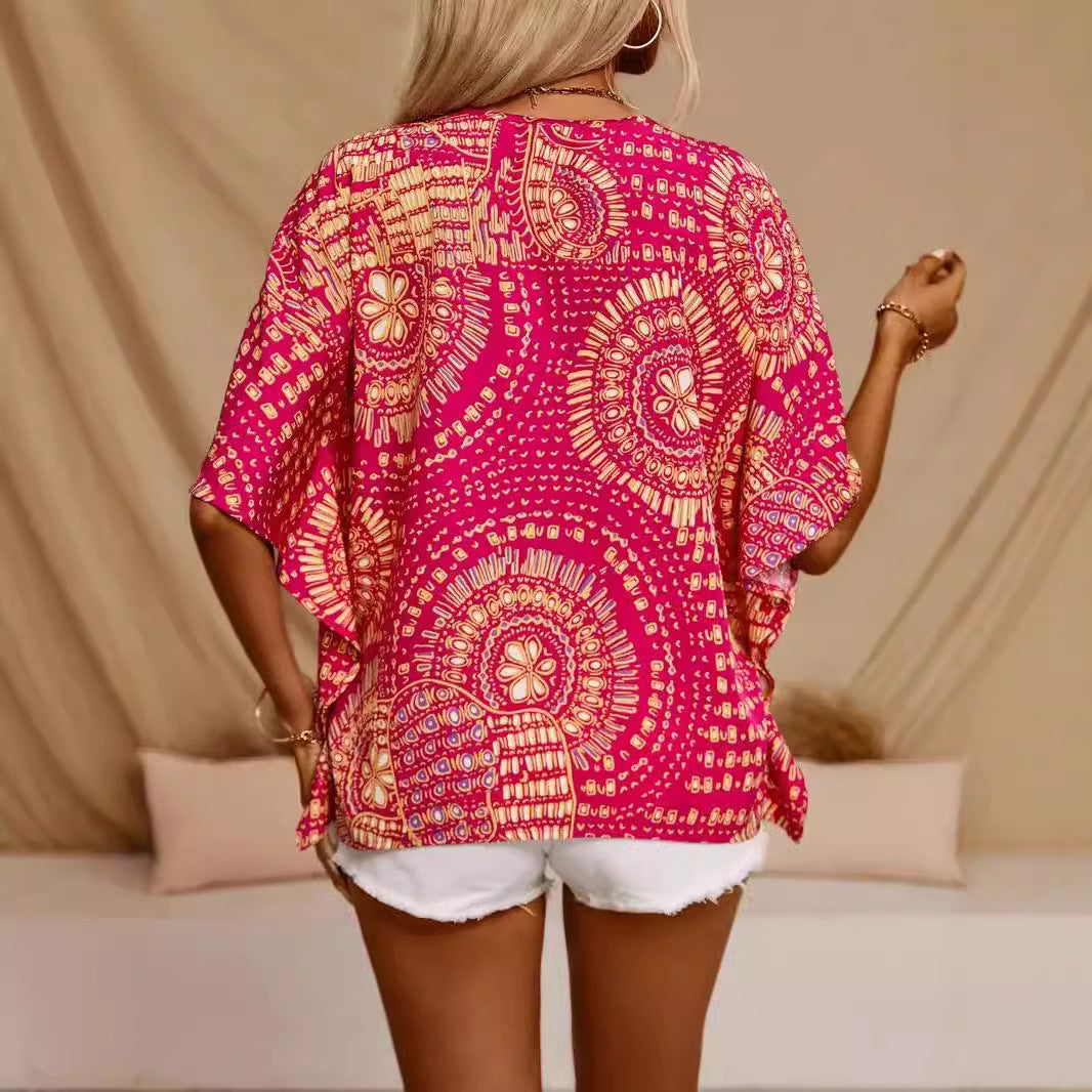 Dame T-shirt med V-hals – Afslappet Pasform – Batwing Ærmer – Let Printtop