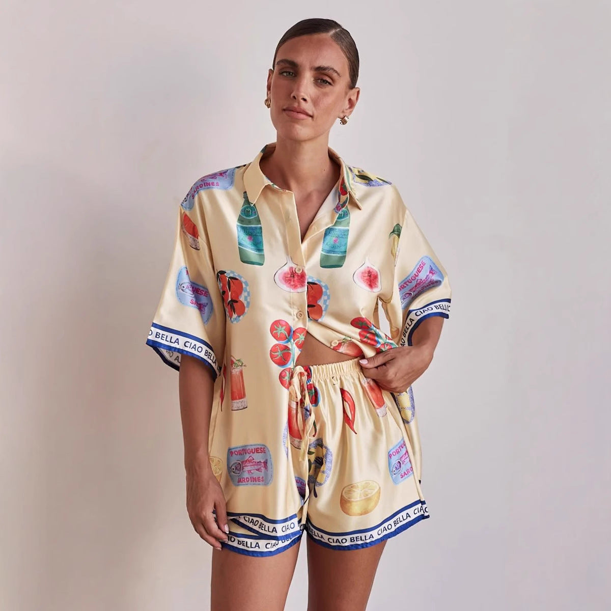Dame Lounge Sæt – Satin Look – Afslappet Pasform – Kortærmet Skjorte og Shorts