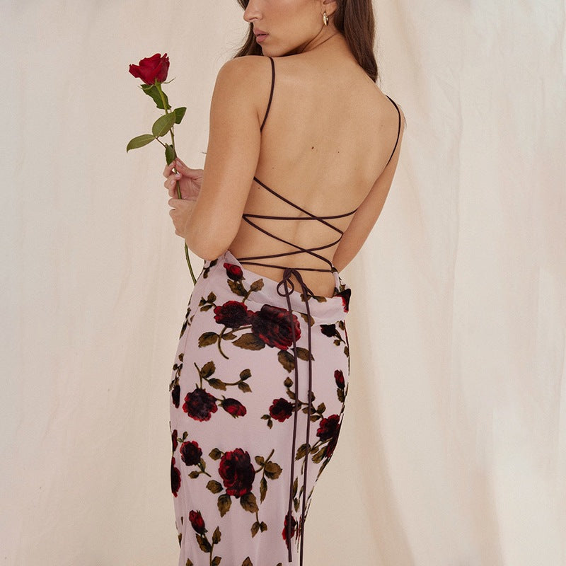Dame Slip Kjole – Satin Finish – Slank Pasform – Åben Ryg – Spaghettistropper – Blomsterprint
