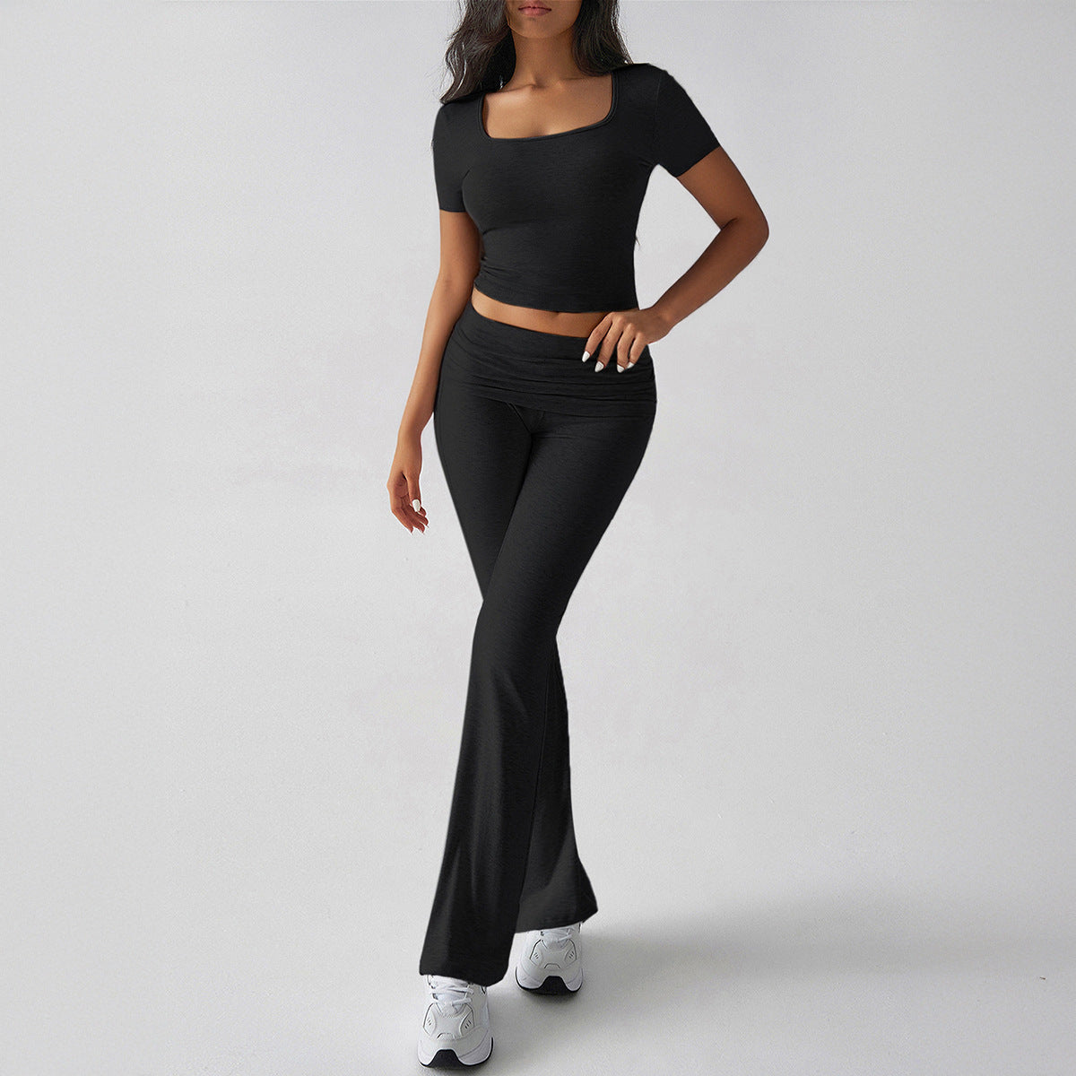 Dame sæt med crop top og flared bukser – slim fit – strækstof – casual look
