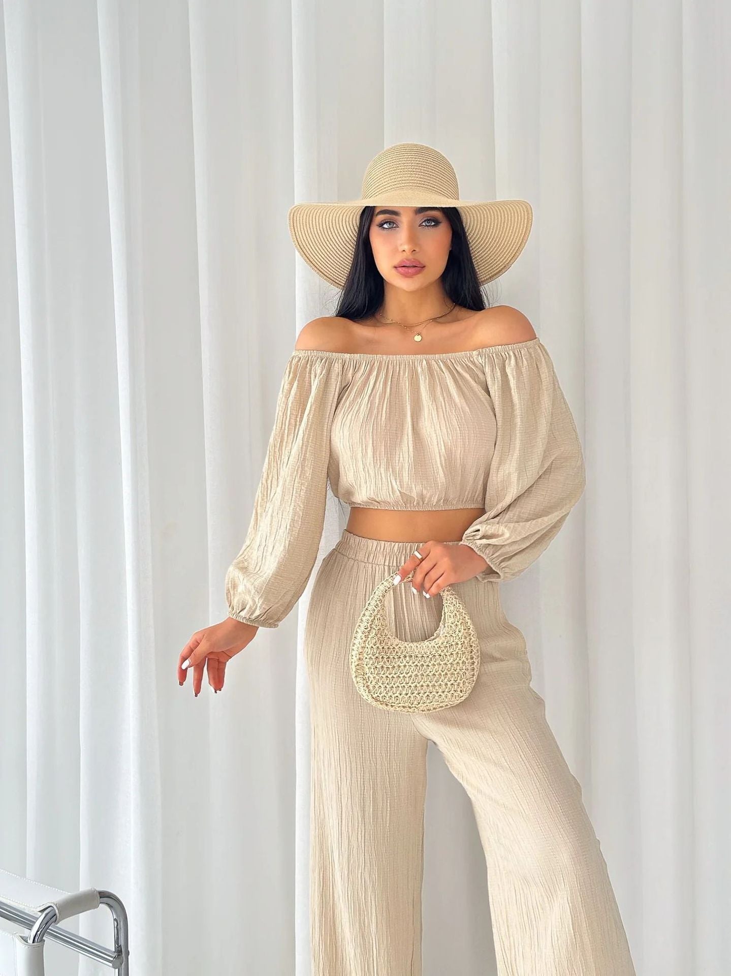 Dame Sæt – Off-Shoulder Crop Top med Lange Ærmer – Højtaljede Vide Bukser