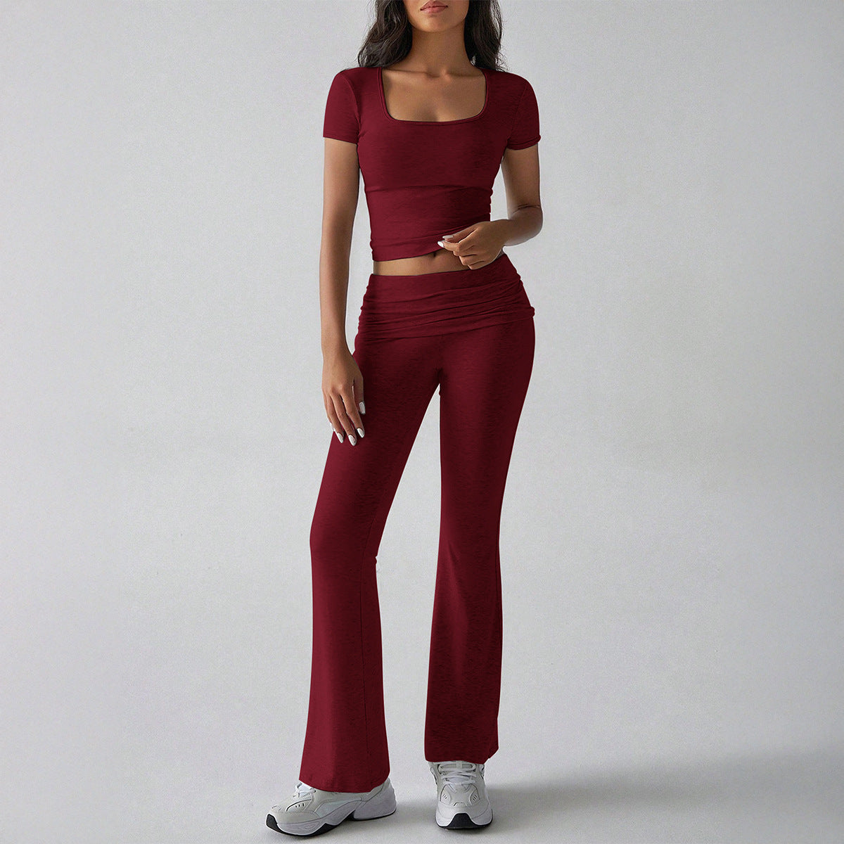 Dame sæt med crop top og flared bukser – slim fit – strækstof – casual look