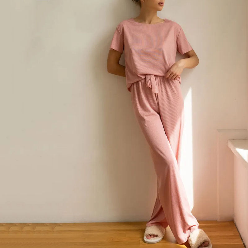 Women's Lounge Set – Short-Sleeved Top – Crop Fit – Wide Pants – Breathable Material