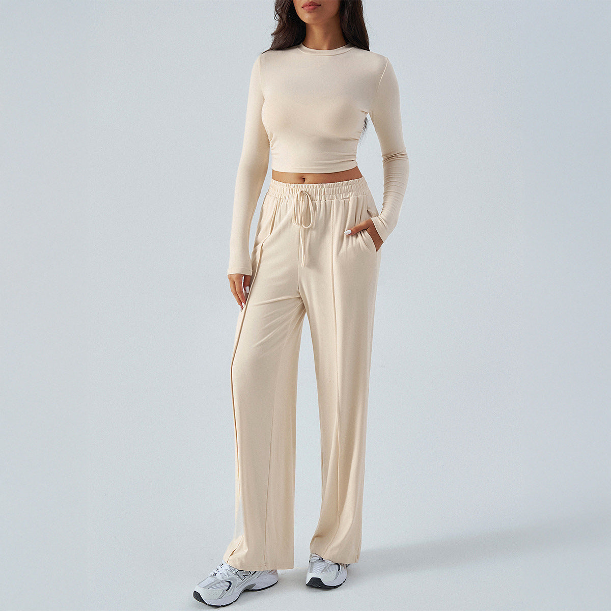 Dame sæt – Slim fit crop top med lange ærmer og højtaljede vide bukser