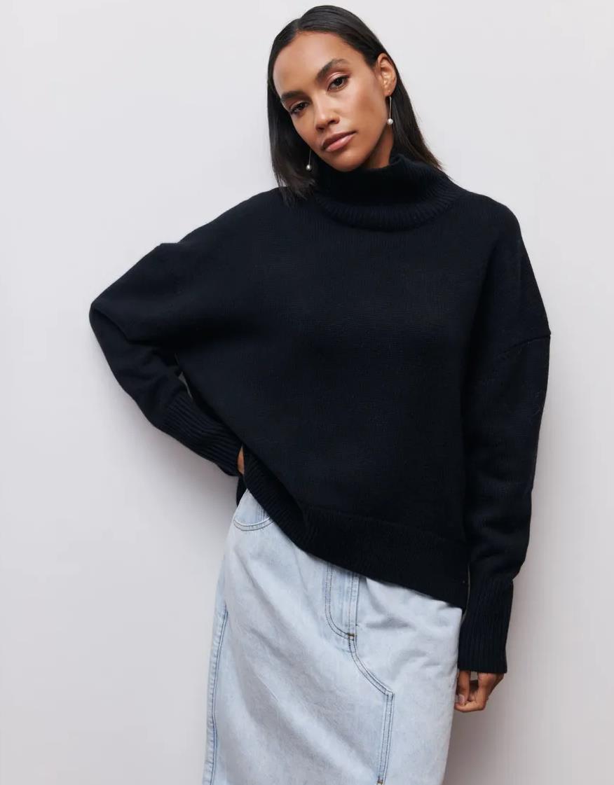 Women's Turtleneck Sweater – Oversized Fit – Soft Knit – Ribbed Edges