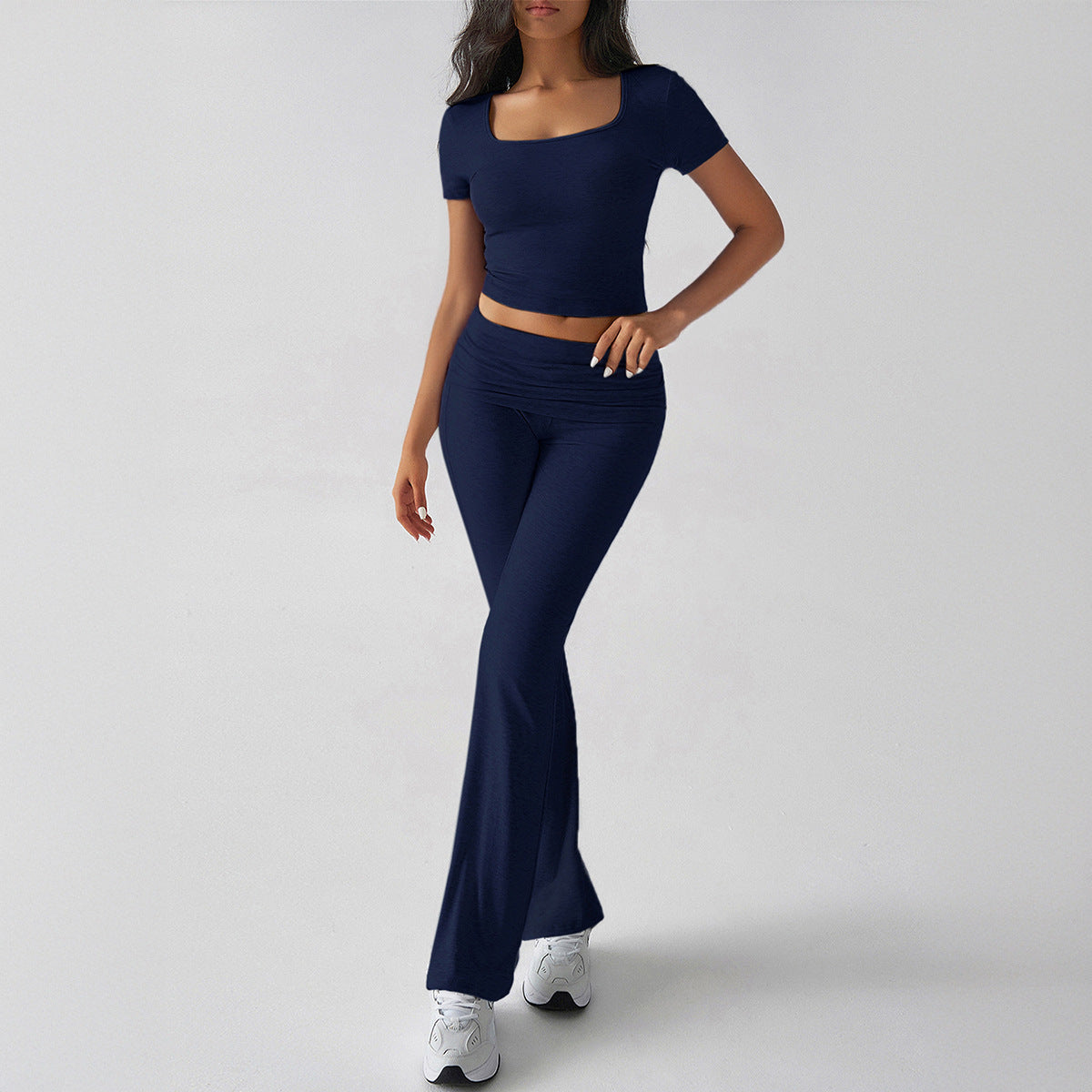 Dame sæt med crop top og flared bukser – slim fit – strækstof – casual look