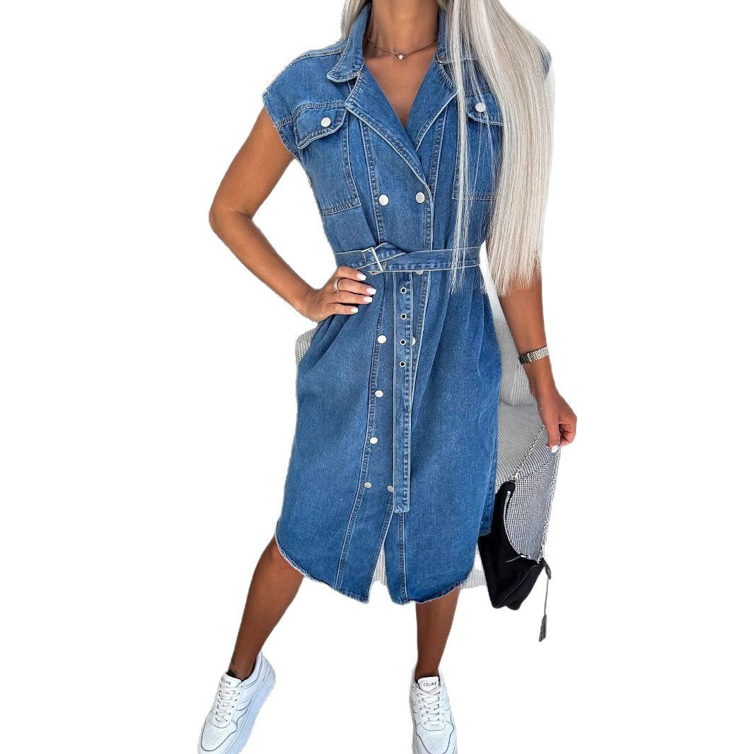 Dame Denim Kjole – Ærmeløs – Knaplukning – Bælte i Taljen – Midi Længde