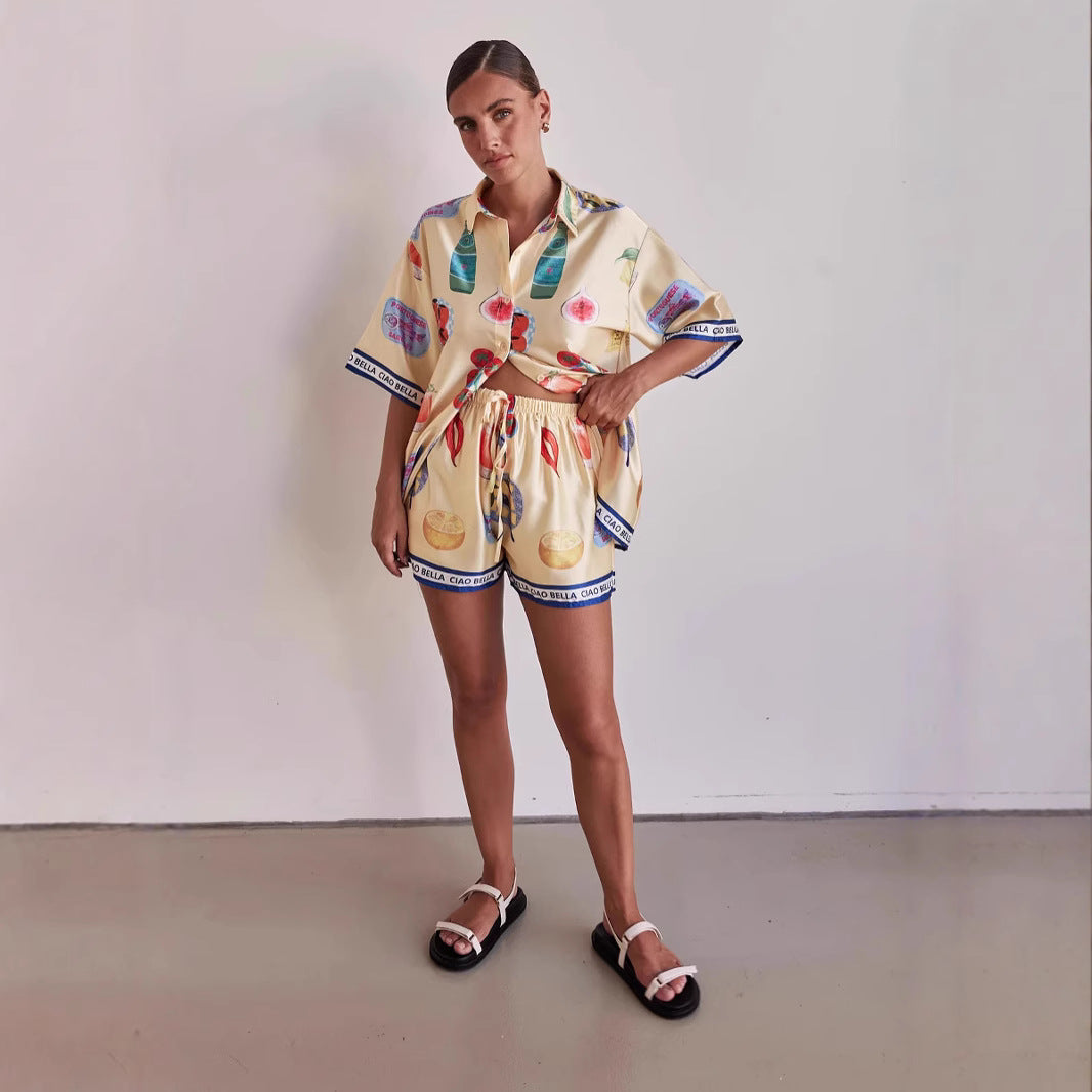 Dame Lounge Sæt – Satin Look – Afslappet Pasform – Kortærmet Skjorte og Shorts