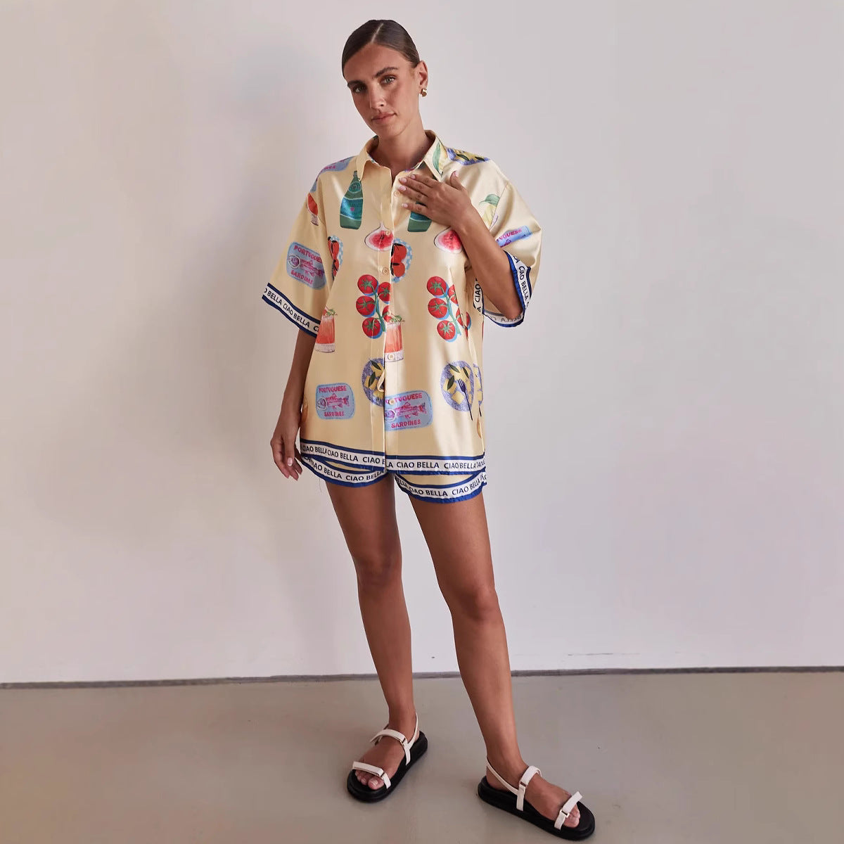 Dame Lounge Sæt – Satin Look – Afslappet Pasform – Kortærmet Skjorte og Shorts