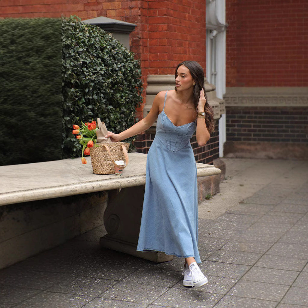 Dame Midikjole – Slank Pasform – Spaghetti Stropper – Hjerteudskæring – Denimlook