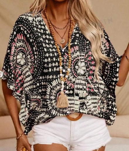 Dame T-shirt med V-hals – Afslappet Pasform – Batwing Ærmer – Let Printtop