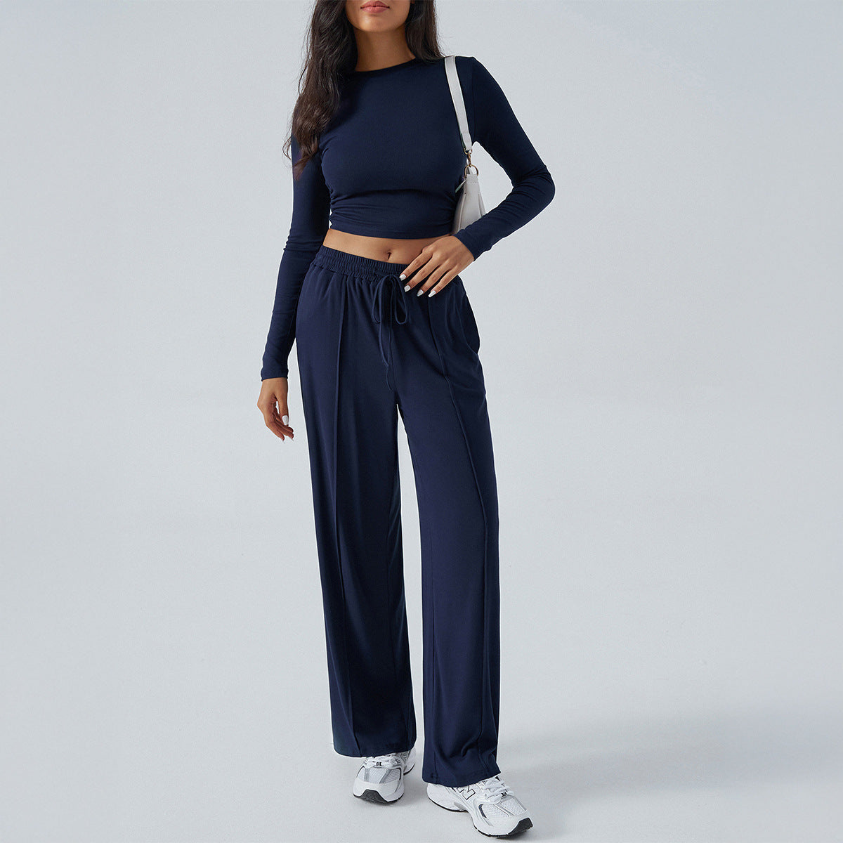 Dame sæt – Slim fit crop top med lange ærmer og højtaljede vide bukser