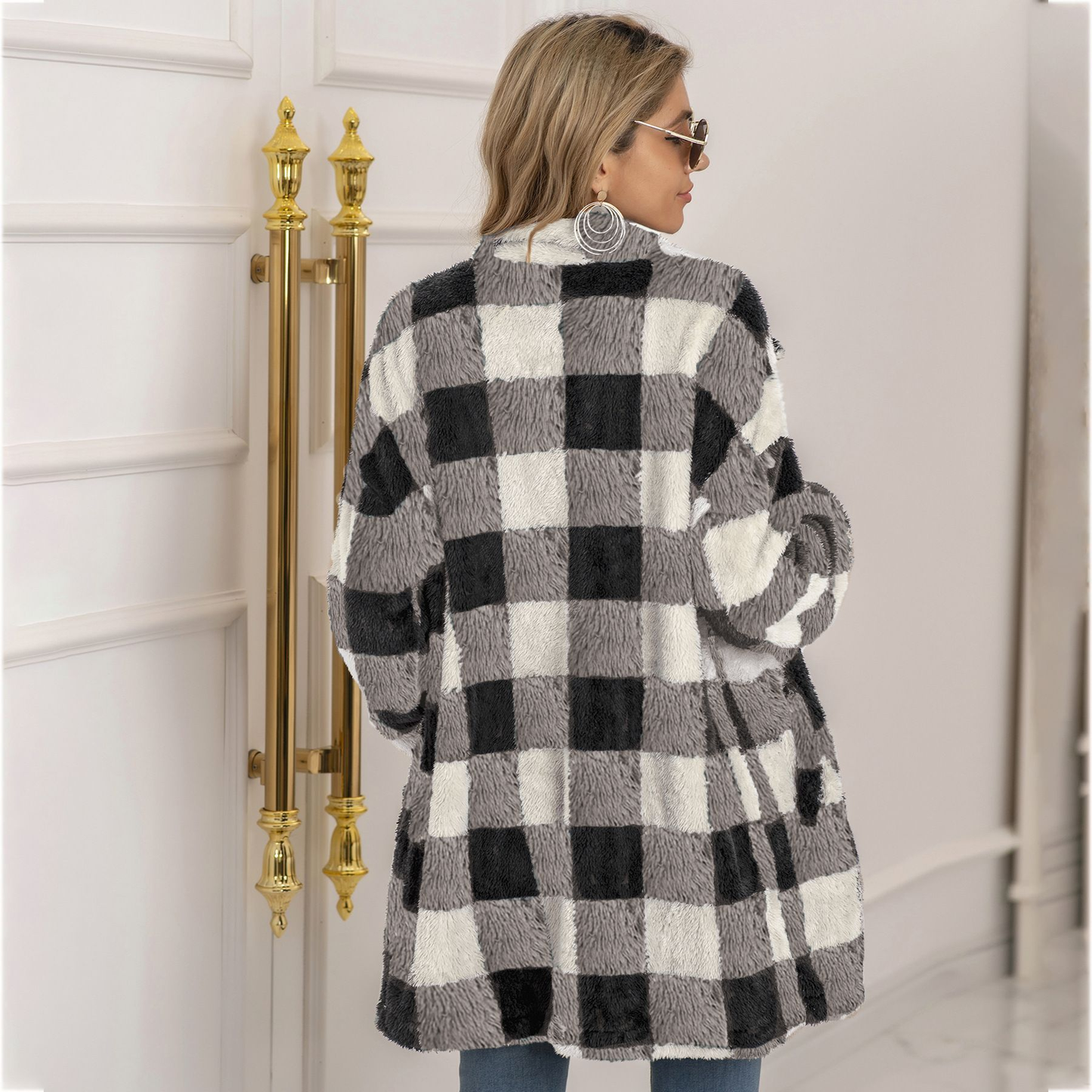 Women's Coat - Oversized Fit - Soft and Warm - Checkered Pattern - Button Closure