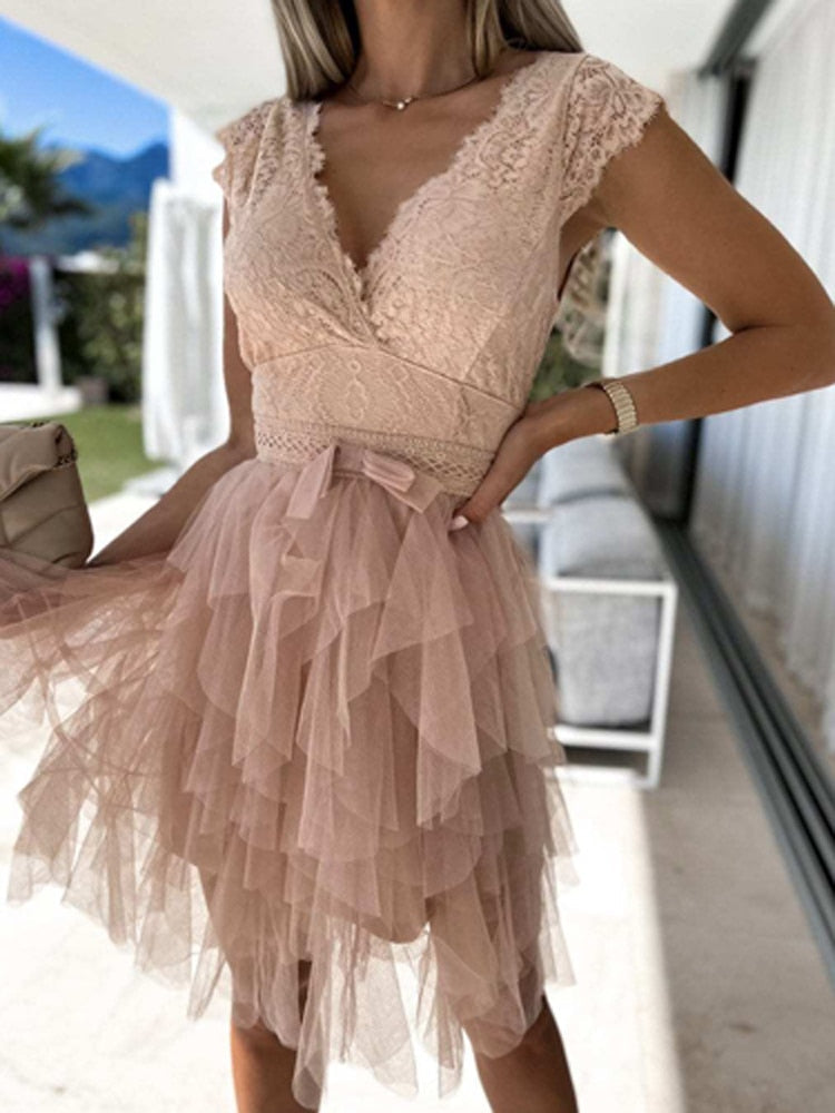 Dame Kjole - Ærmeløs V-hals - Blonde Overdel - Flæselag Tylskørt - Elegante Festlook