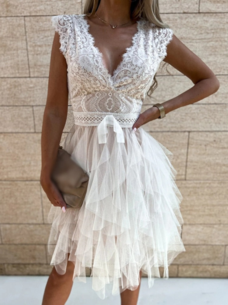 Dame Kjole - Ærmeløs V-hals - Blonde Overdel - Flæselag Tylskørt - Elegante Festlook