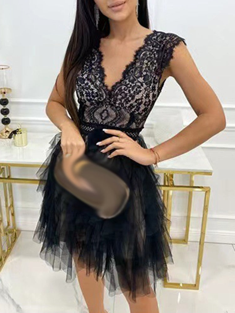Dame Kjole - Ærmeløs V-hals - Blonde Overdel - Flæselag Tylskørt - Elegante Festlook