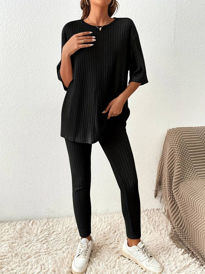 Dame Loungewear Sæt - Ribbet Strik - Oversize T-shirt & Tætsiddende Leggings
