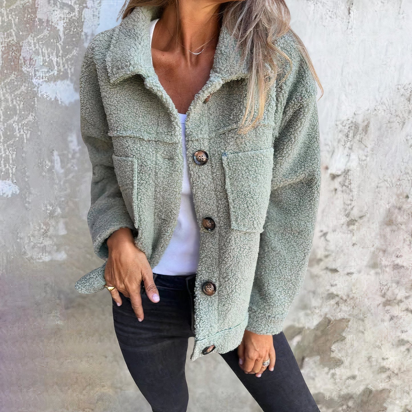 Women's Sherpa Jacket - Soft and Warm - Oversized Fit - Button Closure - With Large Pockets