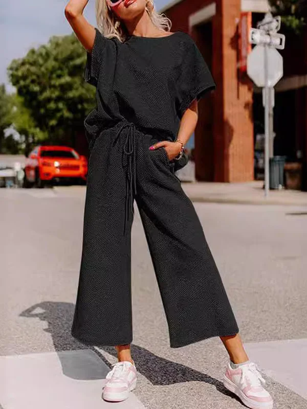 Women's Two-Piece Set – Relaxed Fit – Soft Knit – T-shirt with Wide Pants