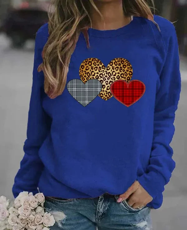 Women's Sweatshirt – Loose Fit – Long Sleeves – Soft Cozy Texture – Heart Print