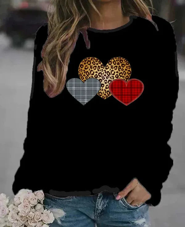 Women's Sweatshirt – Loose Fit – Long Sleeves – Soft Cozy Texture – Heart Print