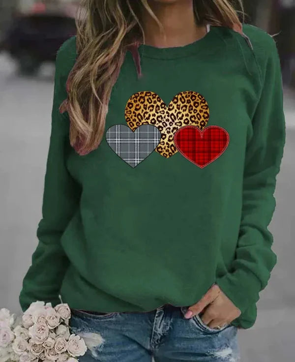 Women's Sweatshirt – Loose Fit – Long Sleeves – Soft Cozy Texture – Heart Print