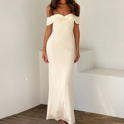Kvinders maxikjole – figursyet pasform – satin – off-shoulder med flæsekrave