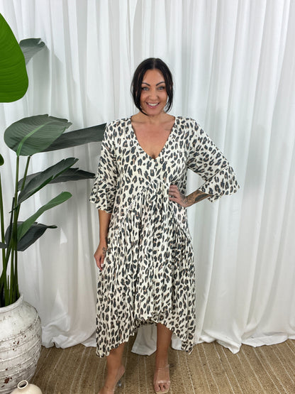 Dress for Women - Loose Fit - V-neck - Elbow-length Sleeves - Asymmetric Hem - Animal Print