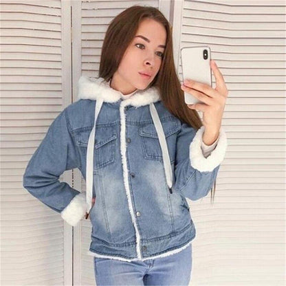 Dame Denim Jakke - Foret med Blød Fuskepels - Klassisk Design med Hætte og Lommer