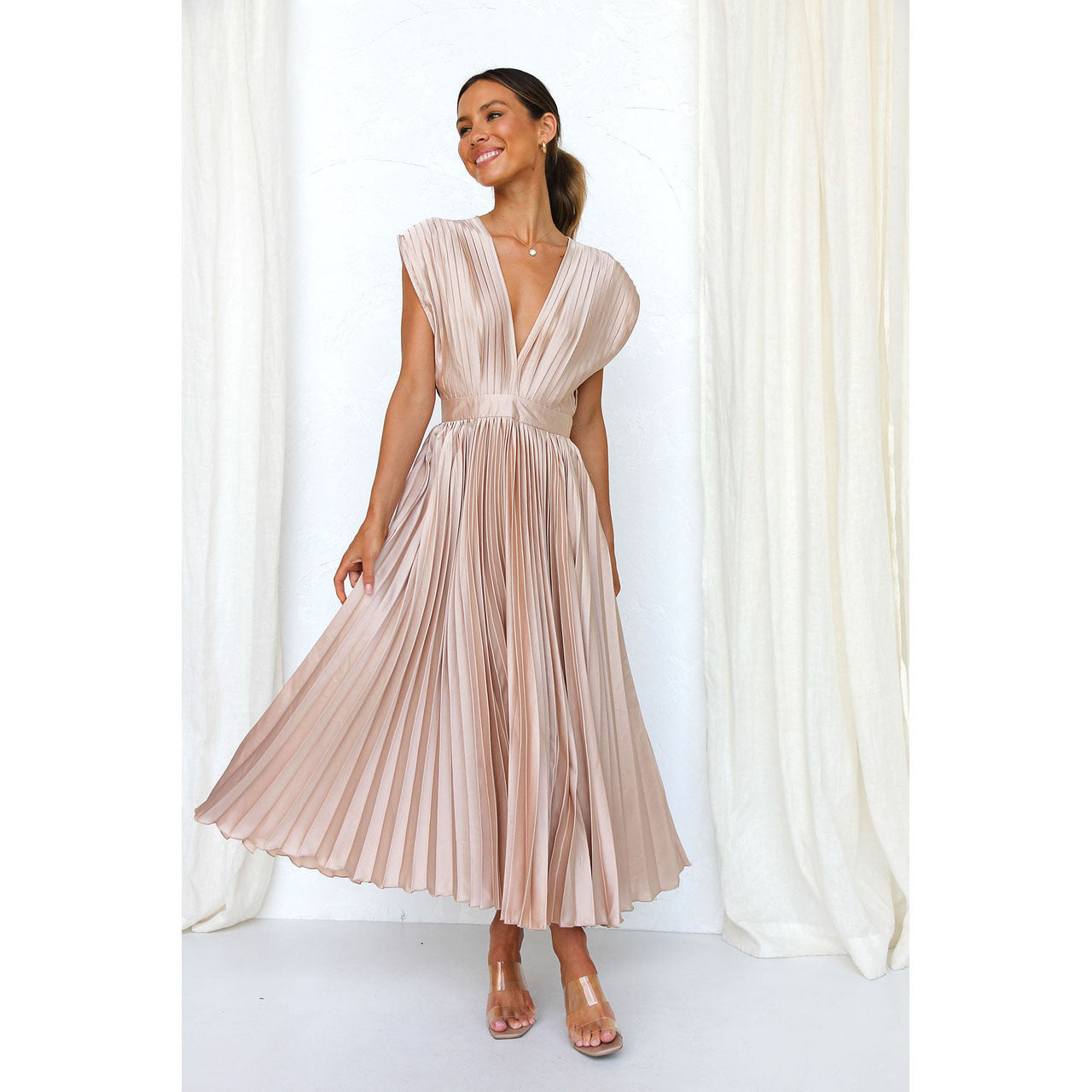 Dame Maxi Kjole - Elegant V-Hals - Plisseret Design - Flatterende Taljesnit