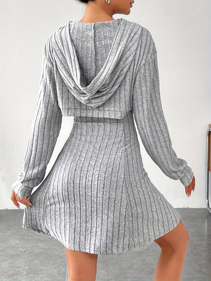Dame Strikkjole - Ribbet Design - Langærmet - Elegant Udsnit Detalje - Komfortabel Pasform
