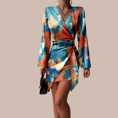 Dame Wrap Kjole - V-hals - Langærmet - Asymmetrisk Snit - Typografisk Print