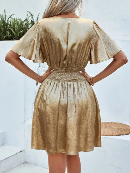 Kvinde Kjole - Flatterende Fit & Flare - V-Hals - Korte Flutter Ærmer - Elegant Look