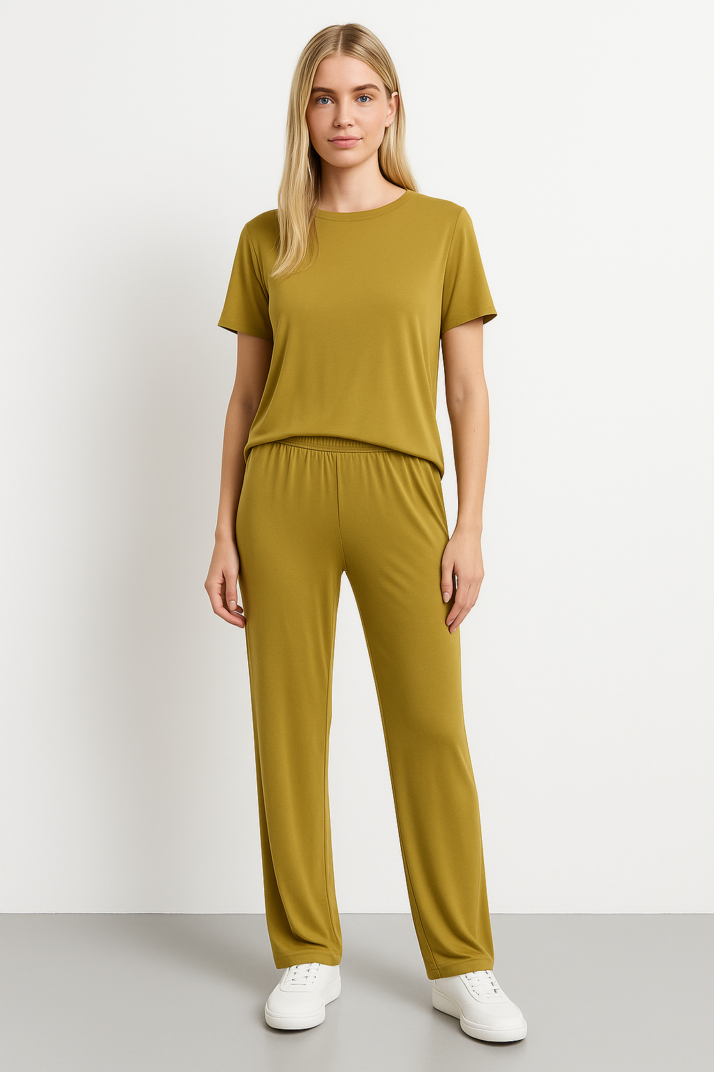 Women's Lounge Set – Short-Sleeved Top – Crop Fit – Wide Pants – Breathable Material