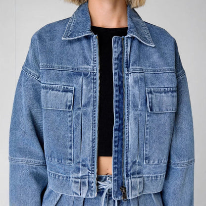 Dame Denimjakke – Oversized Pasform – Croppet – Lynlås – Brystlommer med Utility-Stil