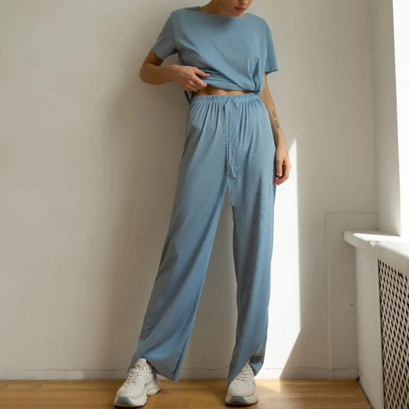 Women's Lounge Set – Short-Sleeved Top – Crop Fit – Wide Pants – Breathable Material